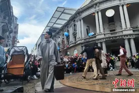 老街区里潮流新｜《日出》照亮天津，“沉浸式”演绎文旅融合新风尚图片