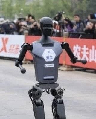 从最能跑到最好用 具身智能如何从技术突破走向产业落地？