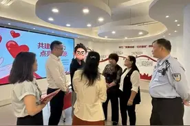 外卖员被生活重担压垮欲轻生，上海民警、社区干部等助他重拾生活勇气图片