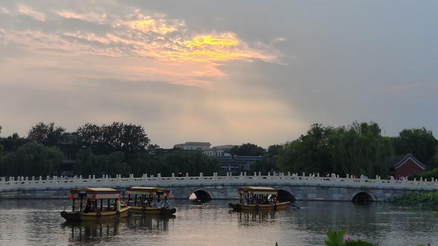 看完彩云赏晚霞！北京今天美景大片又上新