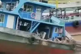 佛山三水一货船突发坐沉，船员已安全转移图片