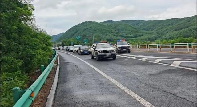 最温情的喊话：“跟上警车，平安回家！”