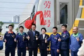 北京地铁 6 号线 “劳模号” 专列启程！全景展现劳模故事，匠心护航贯通京城~图片