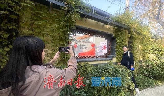 一年四季 泉在济南丨墙内金秋墙外巷 一扇小窗收泉城