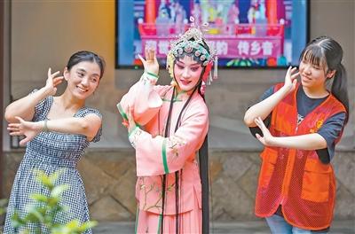 着力建设崇德向善的文明城市（新时代画卷）