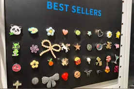 “洞洞鞋”，何以跻身夏日好物？ | 睡前聊一会儿图片