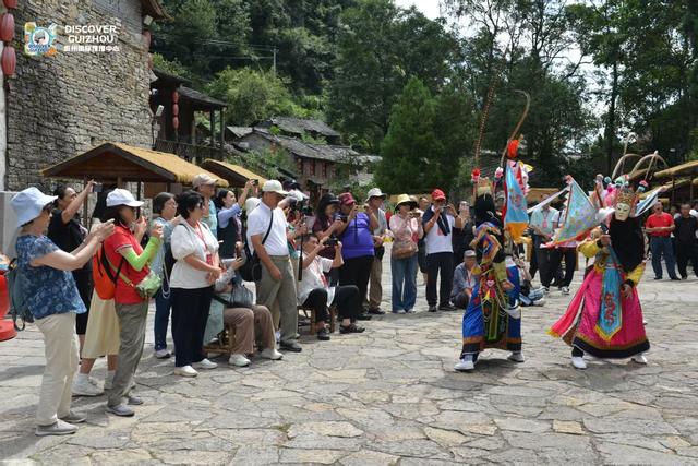 2025黔台会｜台湾文旅人漫步安顺云山屯：触摸屯堡家国六百年