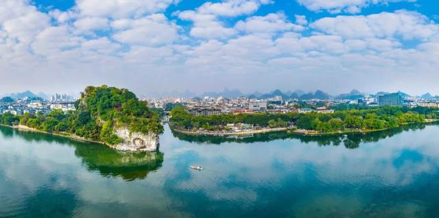 守一江青绿 醉人间美景