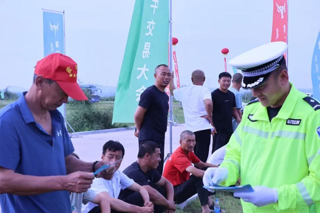 兴安盟交警：多维织密暑期旅游安全网 让平安与美景同行