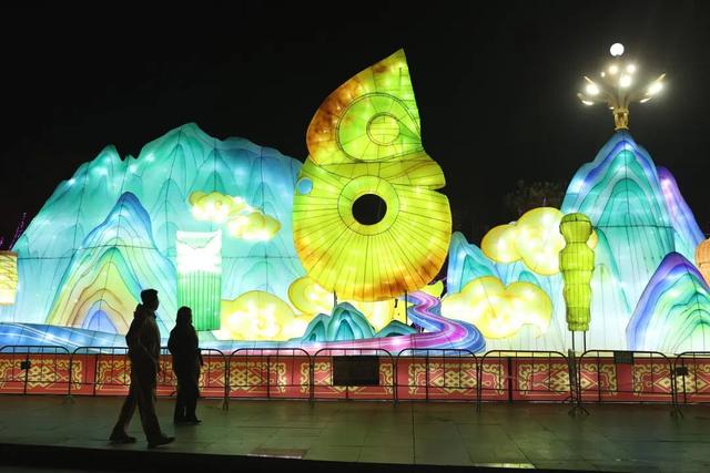 2026迎春灯会 | 点亮即火爆！域外游客纷至沓来好评不断