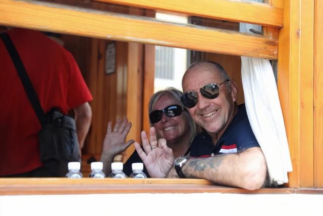 时速仅25公里！观光米轨小火车火了！