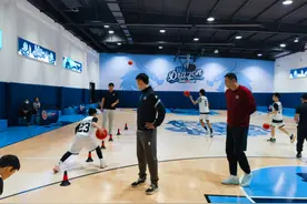 暑假学篮球，就找“逍遥王”！“巩晓彬篮球夏令营”7月中旬开营图片