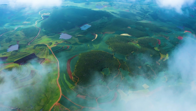 与大地同频呼吸！这个秋天，总要去寻甸草原秘境寻找下自己的“阿勒泰”时刻了