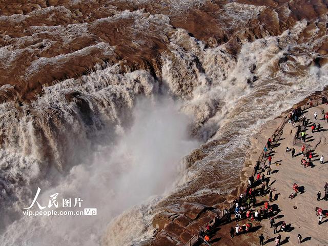 山西吉县：黄河壶口瀑布初冬时节景迷人