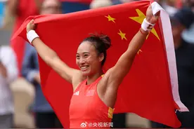 创造历史！郑钦文夺得中国首枚奥运网球女单金牌图片