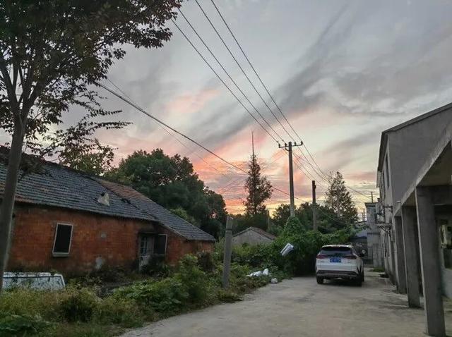 第一批90后住进养老院日常：押金30万，月租3000元