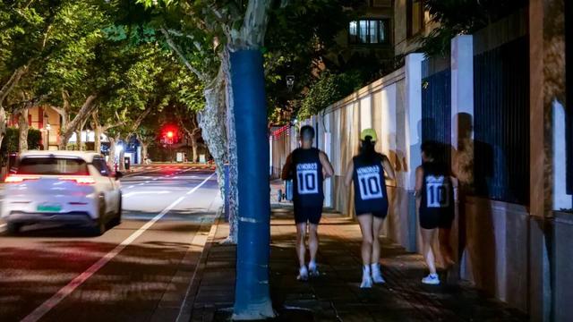 来长宁这里沉浸式夜游，每一步都是浪漫～