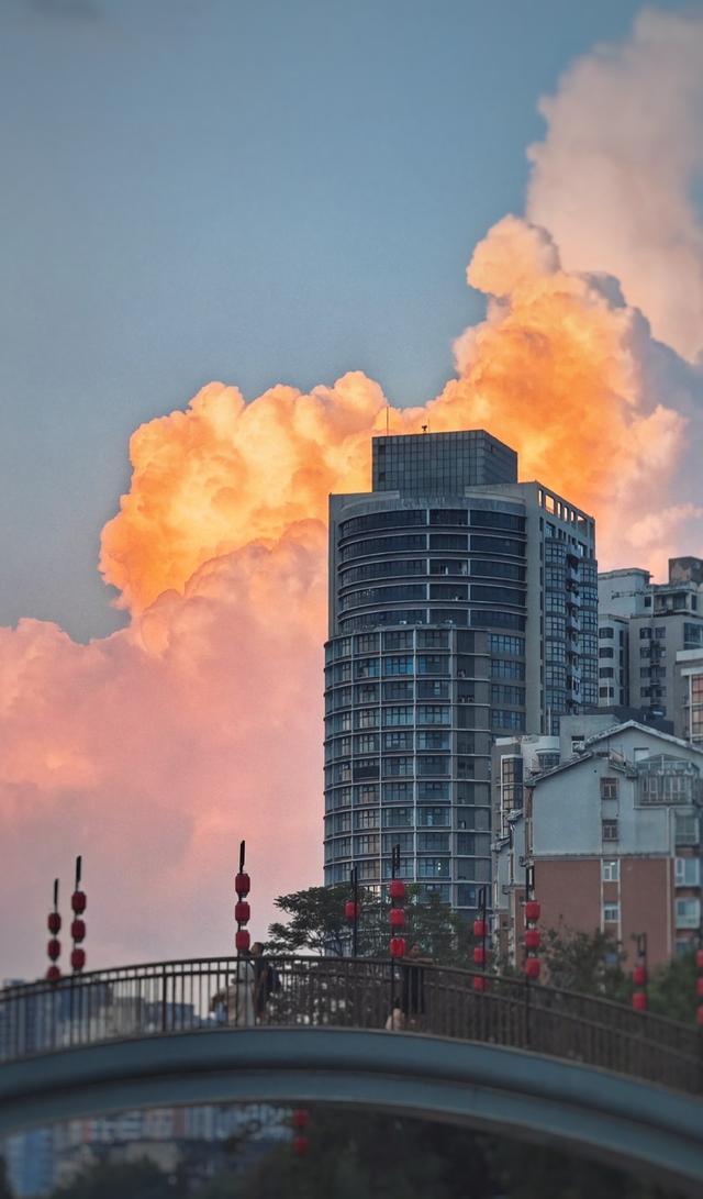 河南天空巨型“棉花糖”频现