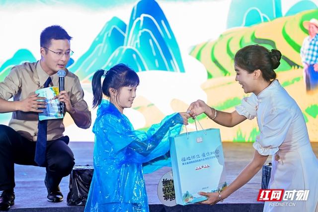 文旅消费卡、特色礼盒……怀化文旅在贵阳推介送出“满满福气”