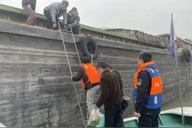 一船员航行中突发疾病，他们水陆接力实现救助无缝衔接图片