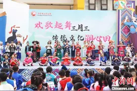 迎接“三月三” 广西学子体验多彩民族文化图片