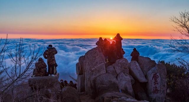 “岱”您观岳丨泰山云海日出封神了！冬天的山，居然能美成这样？