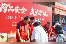 “党员双报到，药安进万家”药品安全科普宣传活动走进秦皇岛市牛头崖大集图片