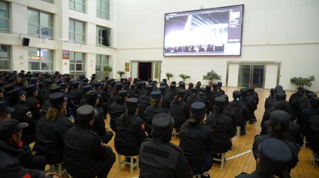 沪喀同心谱写文化润疆新篇章，2025喀什星空音乐嘉年华成功举办