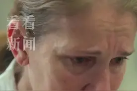 席琳迪翁发视频透露病情：连走都不行我就用爬的图片