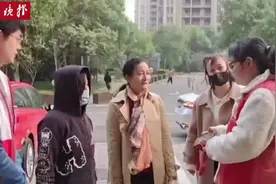 以后奶奶每年给你织毛衣！这是“毛衣奶奶”们的温暖约定图片