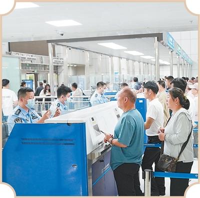 到霍尔果斯，感受“一秒跨国”（边城见闻）