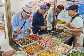 云南永德：“老年幸福食堂”解决老人“吃饭难”问题图片