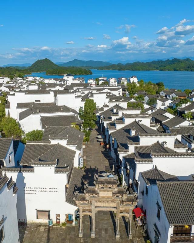 “车行山水间 心泊千岛湖”，国庆自驾游不二之选！