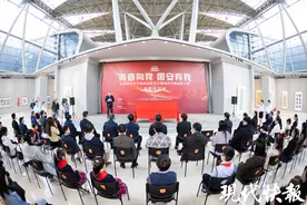 江苏省青少年总体国家安全观知识书画摄影大赛获奖作品展开幕图片