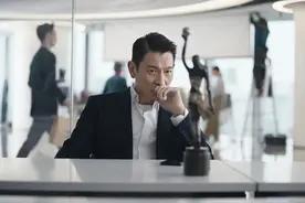“是刘伟驰，不是刘德华、梁朝伟、周星弛”，宁浩新作《红毯先生》平遥首映，称是送给刘德华的礼物图片