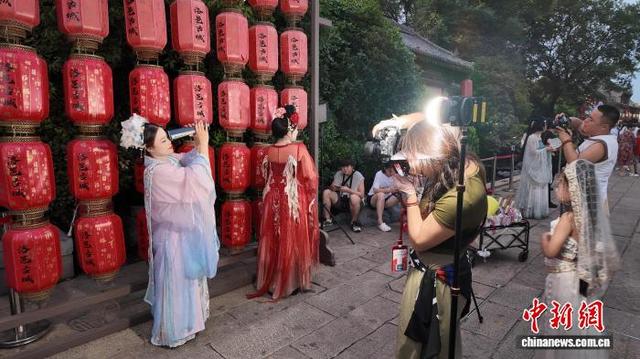 河南洛阳暑期夜游热
