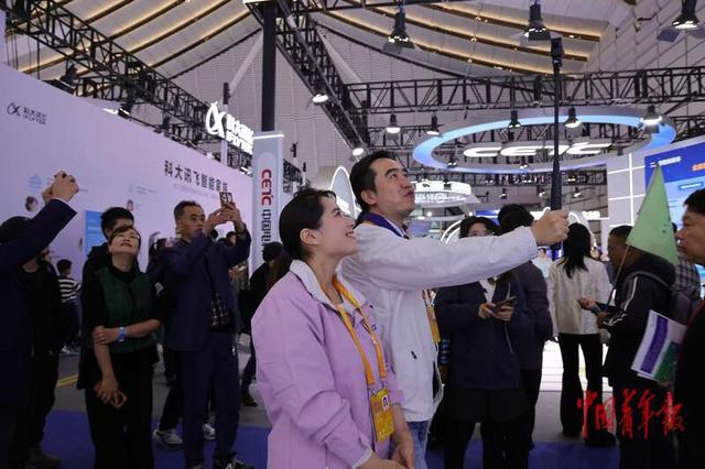 记者节特辑｜聚焦乌镇：新闻背后的追光人