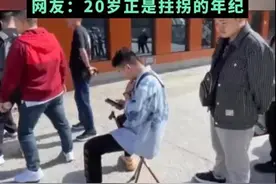 给老人设计的拐杖被年轻人买爆，“蹭老式消费”蹭的是便捷图片