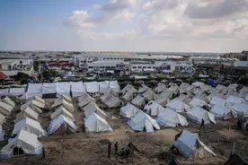 直击｜4平米帐篷住10人！雨季让加沙难民生存状况恶化图片