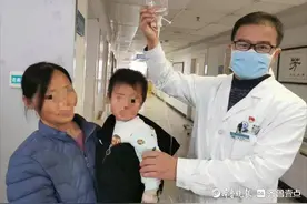 揪心！1岁幼儿左眼被钳子戳伤，医生双重微创1小时完成手术图片