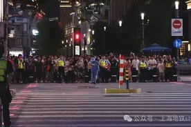 暑运进行时：南京东路站高峰客流突破38万人次图片