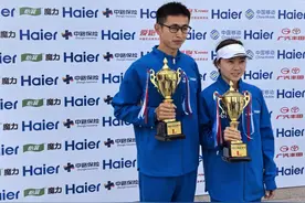 情侣携手，一起加油！半马男女组冠军是对情侣，女子全马冠军也有丈夫陪伴图片