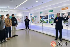 小衣架大产业 世界衣架“荔浦制造”图片