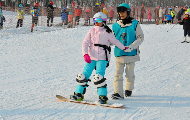 今天起，北京滑雪场迎来全面开板！游玩攻略来了——