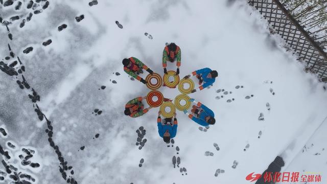 冰雪世界 银装素裹——怀化冬日现雾凇景观绝美如画