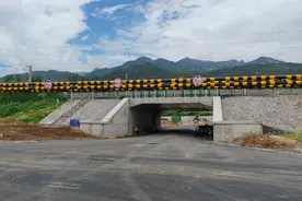 泰安市纵四路下穿京沪铁路立交桥工程竣工通车图片