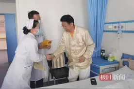 做游戏、讲科普、送礼物与贺卡，天佑医院医患携手共度重阳节图片