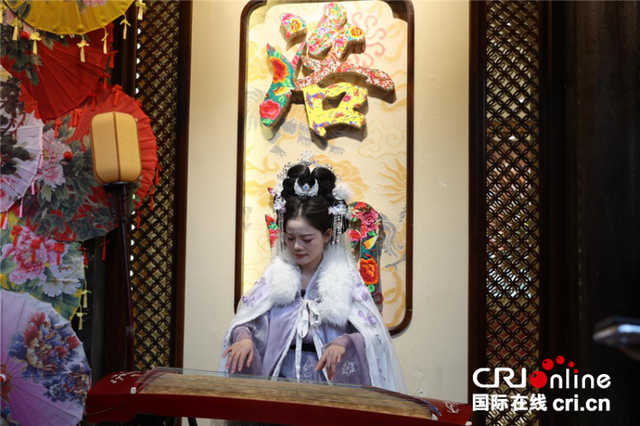 这里藏着中国最硬核的浪漫！外国网红狂赞：“洛阳，不愧是你！”