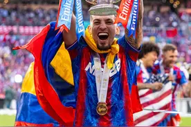 足总杯水晶宫夺冠，建队120年首夺顶级赛事锦标图片