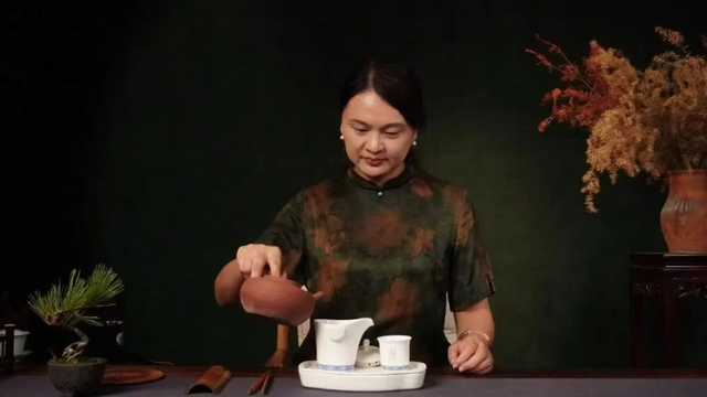 全是干货！逛市集、游茶船、学茶课！茶文化旅游节游玩指南→